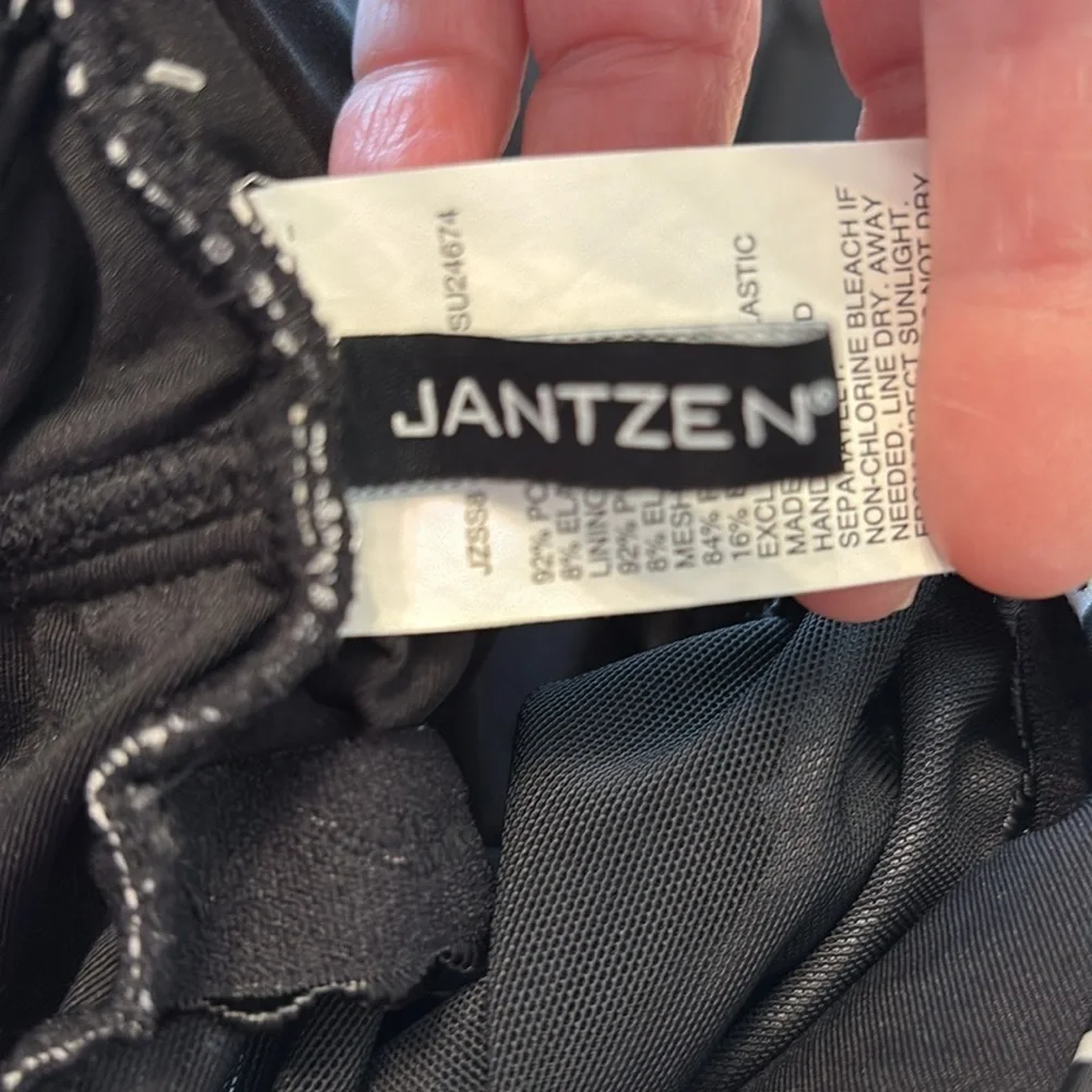 Jantzen black & white medallion black strappy back one-piece bathing suit.size 8 - Picture 10 of 11